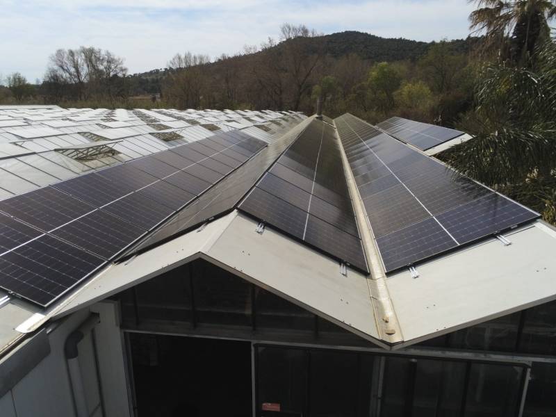 installation de panneaux solaires photovoltaïques avec revente totale pour bâtiment industriel à Abbeville dans la Somme